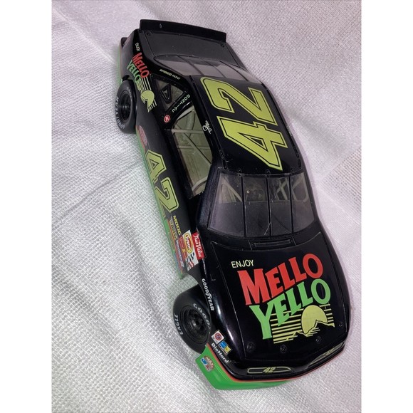1992 #42 Kyle Petty Mello Yello Grand Prix NASCAR ERTL Diecast Car Racing 11 X 4 - Picture 3 of 16